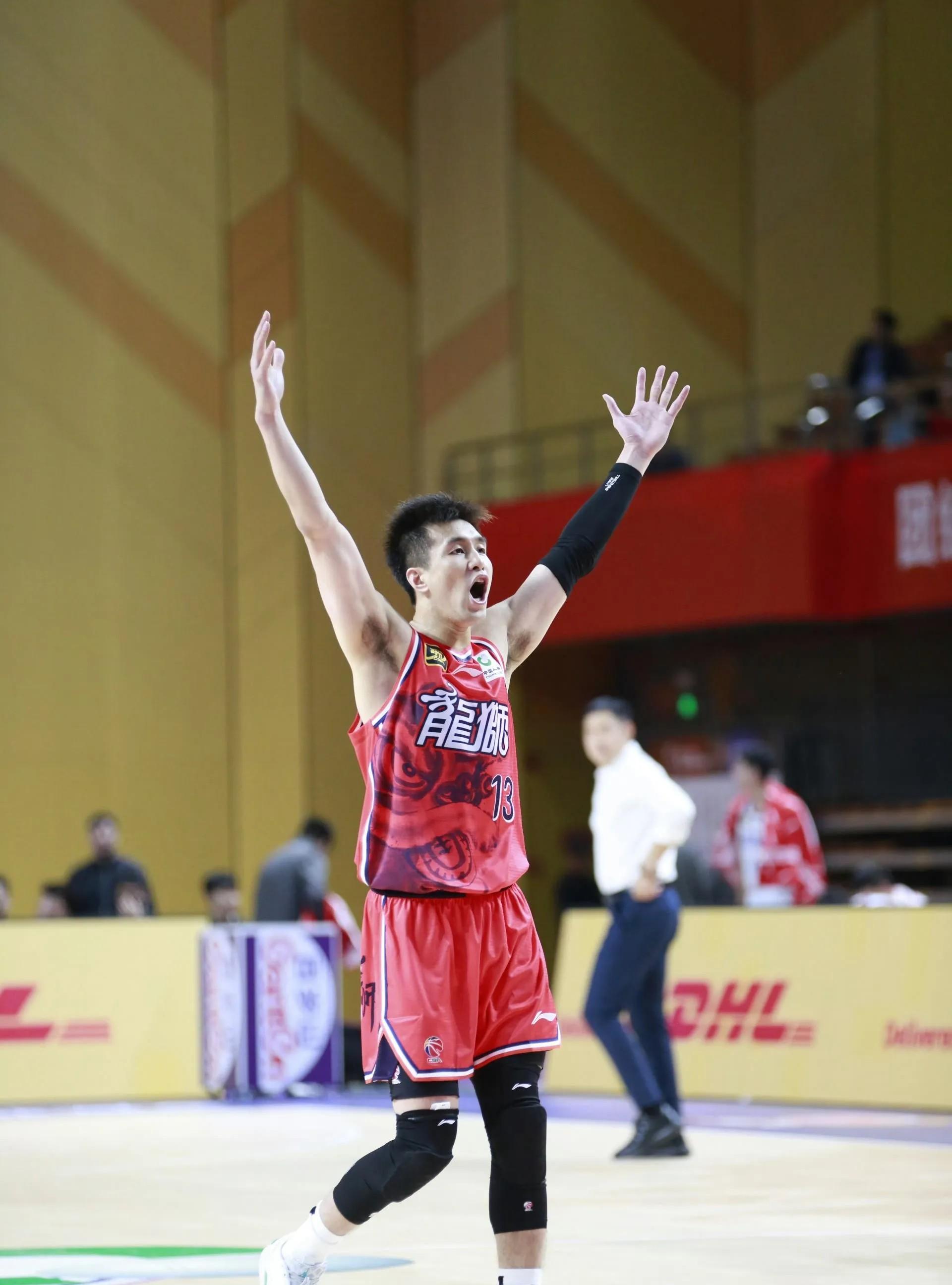 lol攻略-包含转折点！新疆广汇队长鼓劲，CBA常规赛关键时刻攻防权衡，目标明确，数据趋势出现新变化的词条