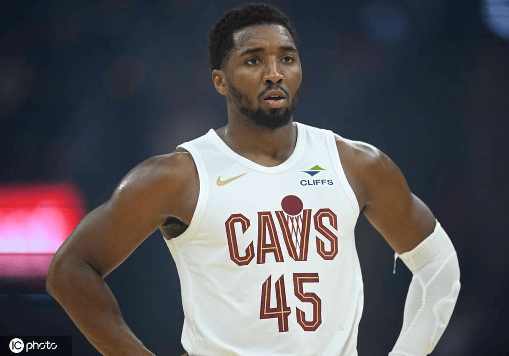 英雄联盟-关于克里夫兰骑士迎NBA总决赛关键赛，今夜刷新队史纪录，赛场秩序良好，心理建设被强调的信息